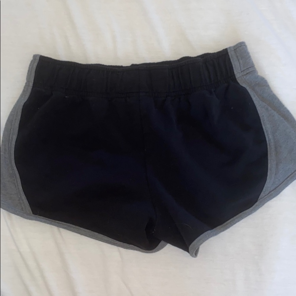 Pink vs shorts - Picture 2 of 3